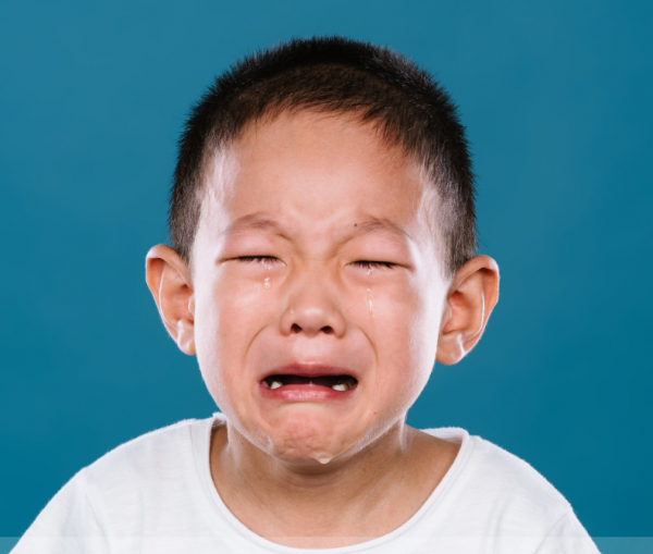 3歲兒子吃饅頭卡喉，媽媽的“兩個果斷”救了娃，醫生稱讚做得對