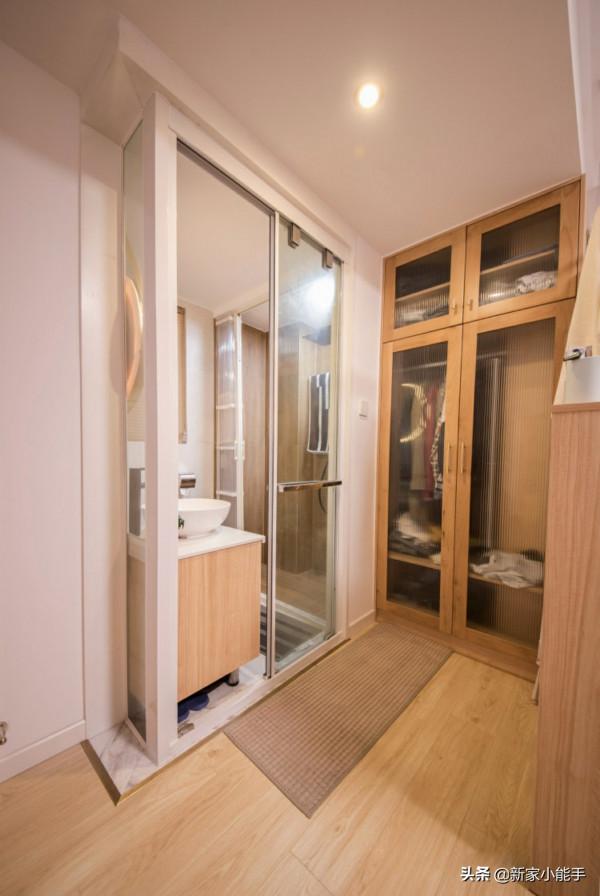 她家94平原木風新房,第一次見沙發不靠牆,個性又實用,值得參考 她家94平原木風新房,第一次見沙發不靠牆,個性又實用,值得參考