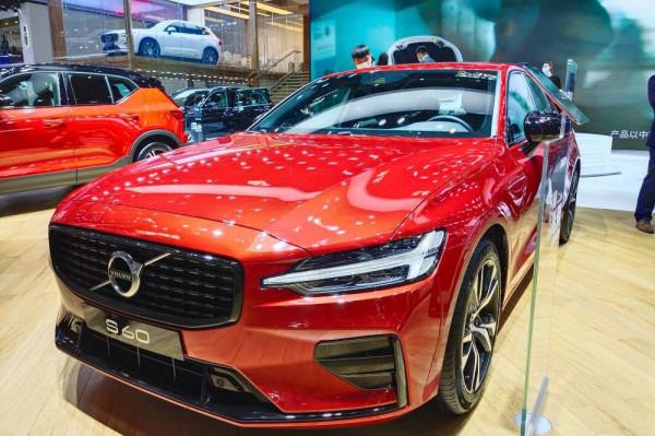 二線豪華品牌家轎怎麼選？文中會給您答案