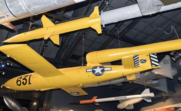 洲際導彈的誘餌彈頭裝多裝少，為何說是兩難的選擇？