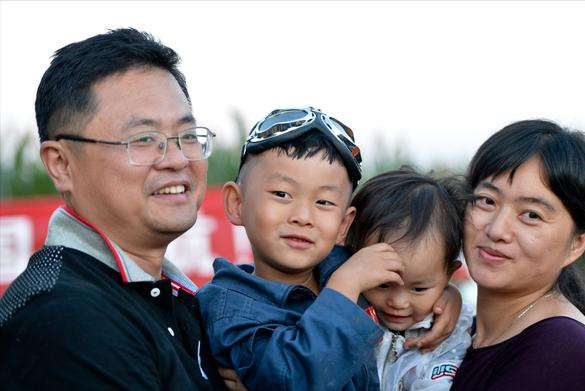 出生被宣判腦癱,卻在5歲開飛機,鷹式教育的受害者還是得益者? 出生被宣判腦癱,卻在5歲開飛機,鷹式教育的受害者還是得益者?