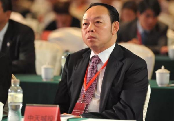 貴州首富跌落神壇，1537億鉅債壓頂，如今靠賣房自救