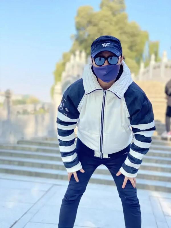 章子怡一家四口出遊!素顏出鏡牙齦尷尬,醒醒穿成貴婦兒子超可愛 章子怡一家四口出遊!素顏出鏡牙齦尷尬,醒醒穿成貴婦兒子超可愛