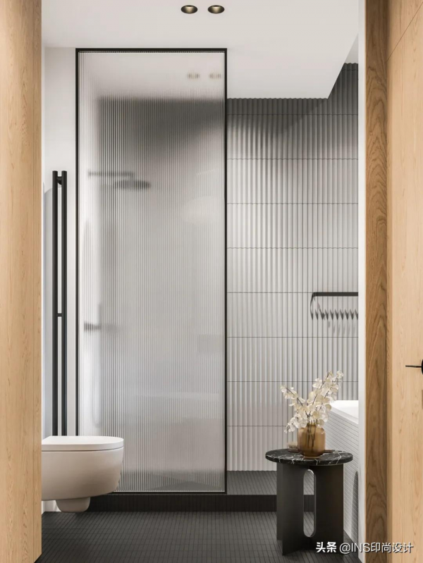 92㎡ 一室一廳，木飾面這樣用才高階