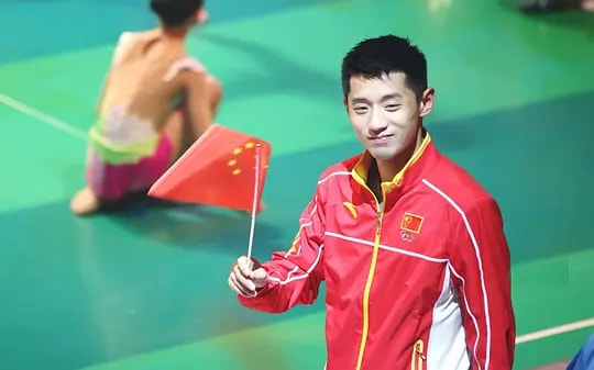 分手景甜後，張繼科再被爆出新戀情？開豪車看電影逛超市極其甜蜜