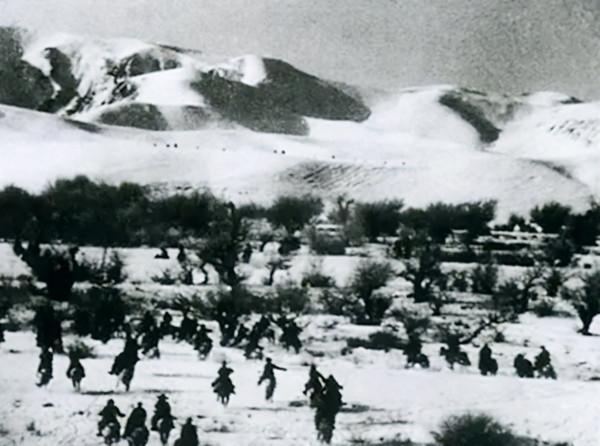 連長壯烈犧牲,建國後副連長成軍區副司令,親自為連長正名 連長壯烈犧牲,建國後副連長成軍區副司令,親自為連長正名