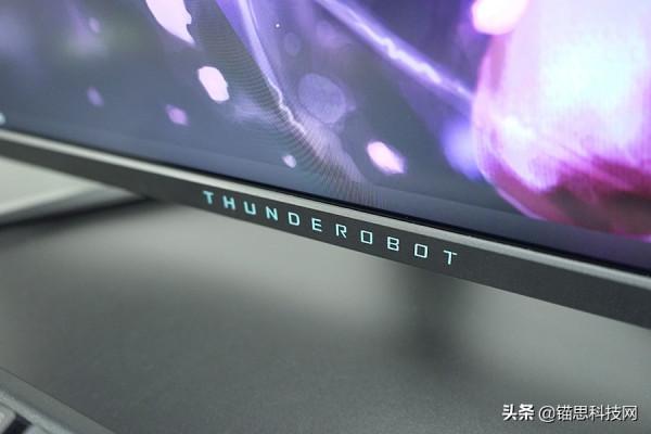 雷神銀翼顯示器評測:電競級硬核配置融合二次元機甲美學 雷神銀翼顯示器評測:電競級硬核配置融合二次元機甲美學