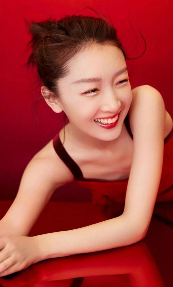 周冬雨看時間長了,也挺耐看 周冬雨看時間長了,也挺耐看