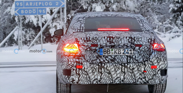 全新賓士E級諜照曝光 全新設計語言酷似小號S級