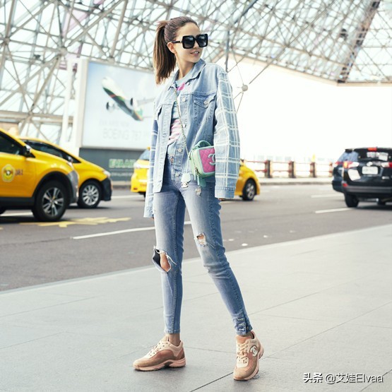 昆凌三胎後首次採訪，吊帶疊穿長袖毫無贅肉，換新發型太小鳥依人