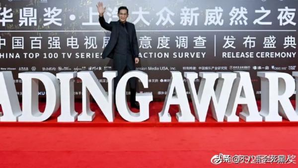 華鼎獎7位老戲骨現身！唐國強氣場強，鞏漢林給主持人鞠躬見人品