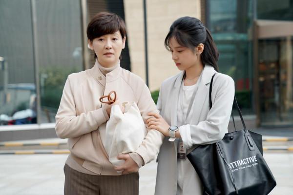 那些撞臉的演員或名人,有人父親名字相同,有人連發際線都一樣 那些撞臉的演員或名人,有人父親名字相同,有人連發際線都一樣