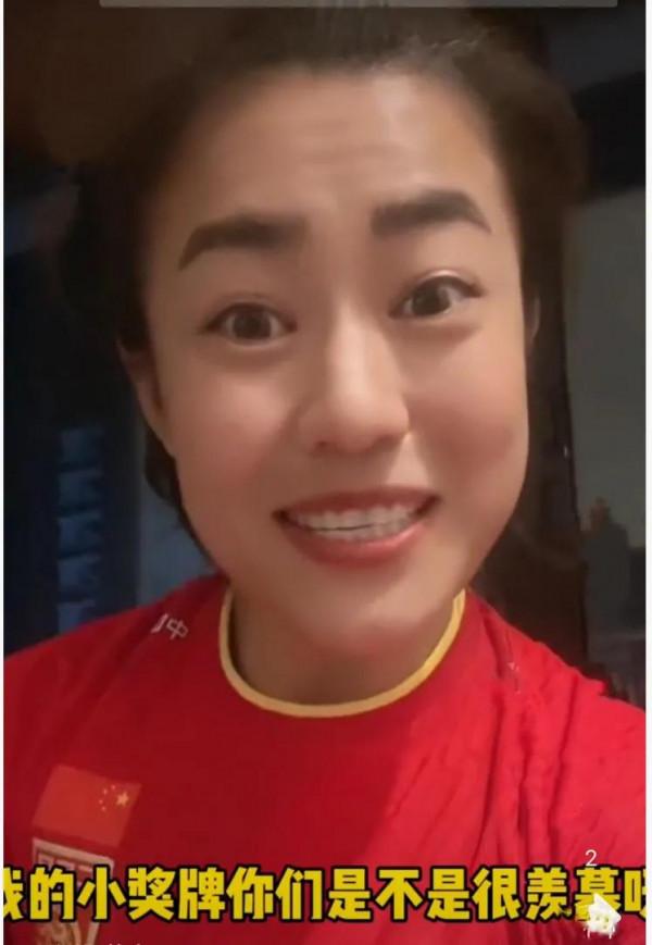 這個亞洲盃冠軍&OpenCurlyDoubleQuote;小獎盃&rdquo;應該給那些永遠丟臉的男足多看一下