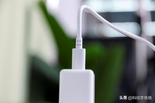 輕至百克可雙口同時充電，聯想YOGA CC65氮化鎵充電器體驗