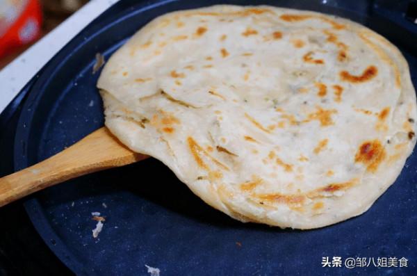 烙死麵餅，牢牢記住“和麵方法”，做好後柔軟不硬，放涼也好吃