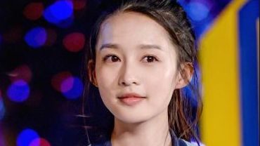 李沁兩年前上《跑男》，誰記得鄧超對她的介紹，現在看來完全印證