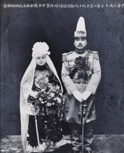 曾擁有世界上最多私人軍隊，妻子是新中國首批女部長，他是誰？