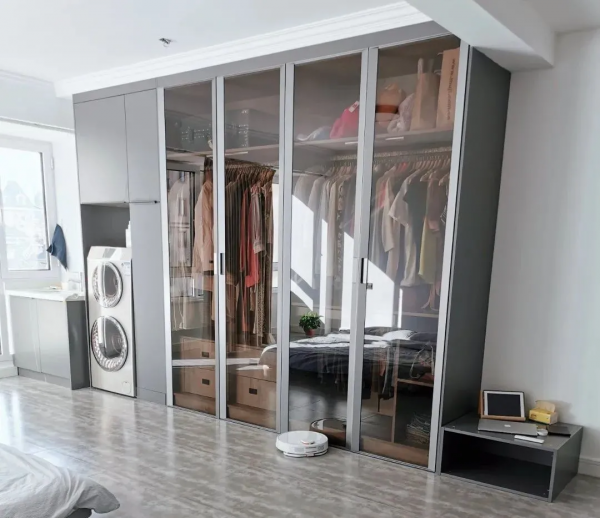 90後女孩兒斷舍離成癮！88㎡房子僅放6件傢俱，定製衣櫃超能裝