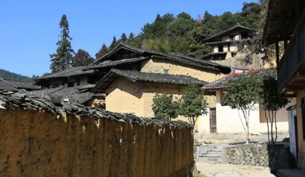 福建有一特色古村，依山而建，富含39座明清古建，古韻十足