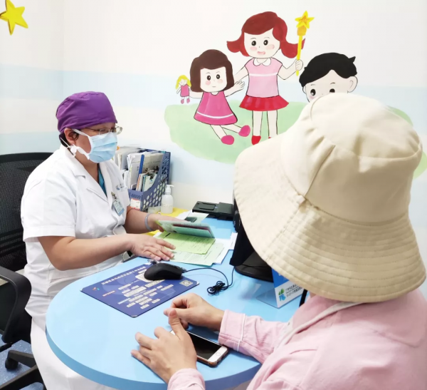 寶寶脖子總是歪著看向一邊,是正常的嗎? 寶寶脖子總是歪著看向一邊,是正常的嗎?