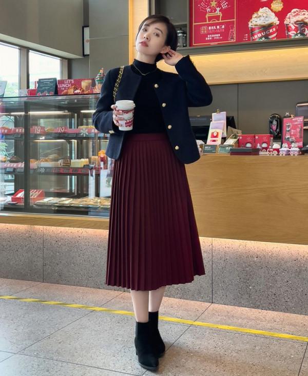 真正見過世面的中年女人，冬天穿裙有“3穿3不穿”，一看就很高階