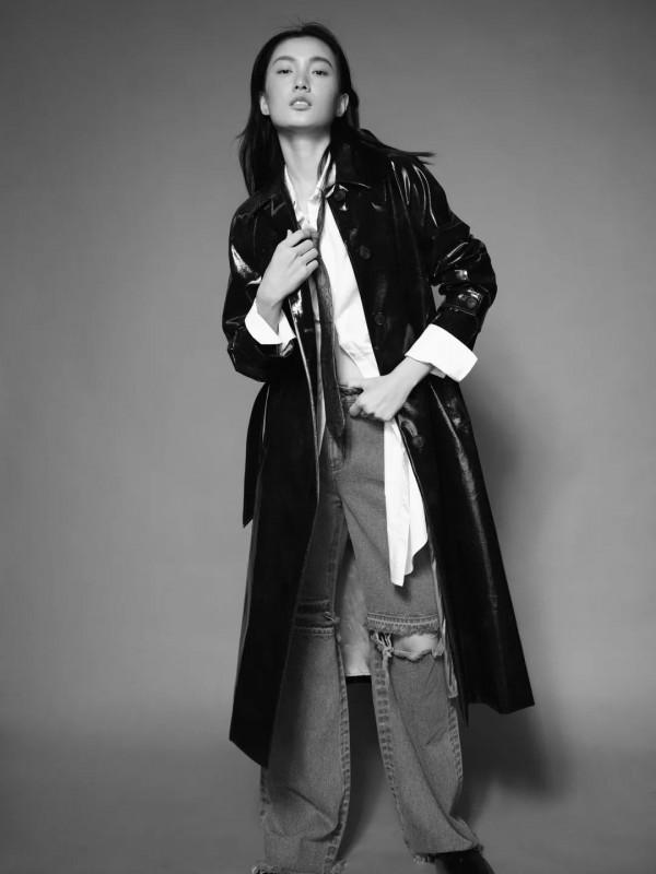 裴蓓的果敢女性衣櫥，被張家誠拍出來了