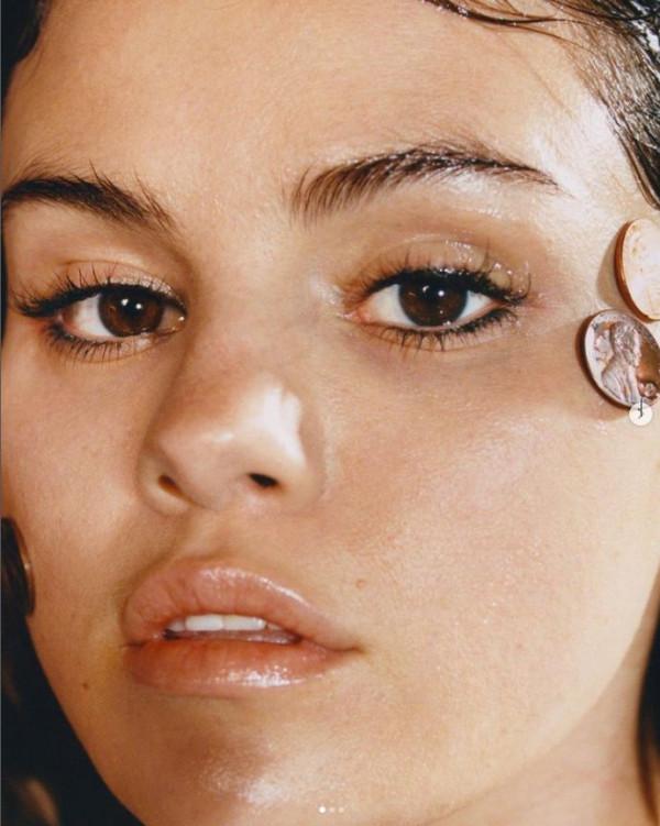 曾得重病，與天王虐戀9年的賽琳娜，終於要迎來春天了？