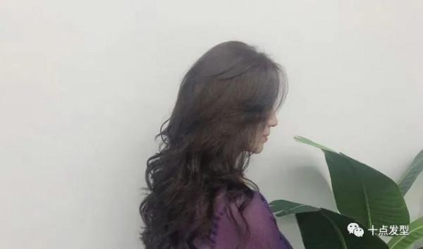 2021仍然是主流“半頭燙”,簡單好打理 2021仍然是主流“半頭燙”,簡單好打理