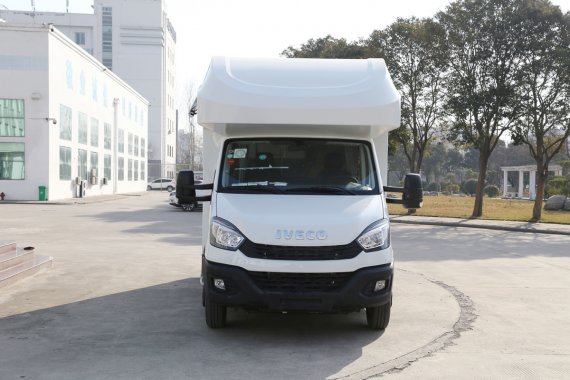 新穎佈局,睡臥、會客自由轉換的C型房車,新飛歐勝依維柯 新穎佈局,睡臥、會客自由轉換的C型房車,新飛歐勝依維柯