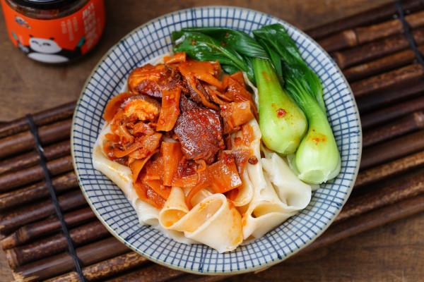 扯一扯就能做麵條,爽滑筋道比買得好,拌上醬料頓頓吃都不覺得膩 扯一扯就能做麵條,爽滑筋道比買得好,拌上醬料頓頓吃都不覺得膩