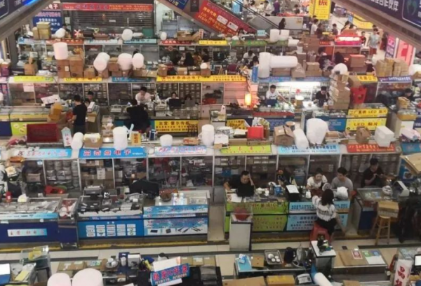 “山寨機鼻祖”陳金陵:負債千萬、妻子跑路,如今成瘋癲流浪漢 “山寨機鼻祖”陳金陵:負債千萬、妻子跑路,如今成瘋癲流浪漢