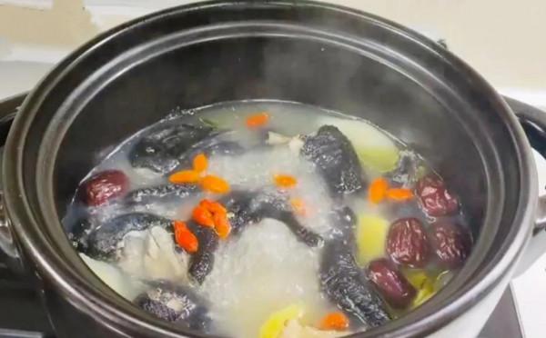 女性冬季手腳冰涼,多吃這6道補氣血家常菜,暖手腳溫暖整個冬天 女性冬季手腳冰涼,多吃這6道補氣血家常菜,暖手腳溫暖整個冬天