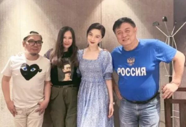 靠拍電影復出？范冰冰和名導小聚喝酒，兩人拍合照臉部通紅疑半醉