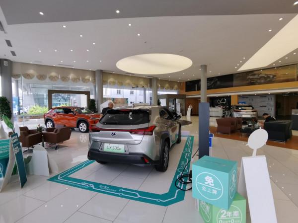 東瀛奶油小蛋糕——雷克薩斯UX200 東瀛奶油小蛋糕——雷克薩斯UX200