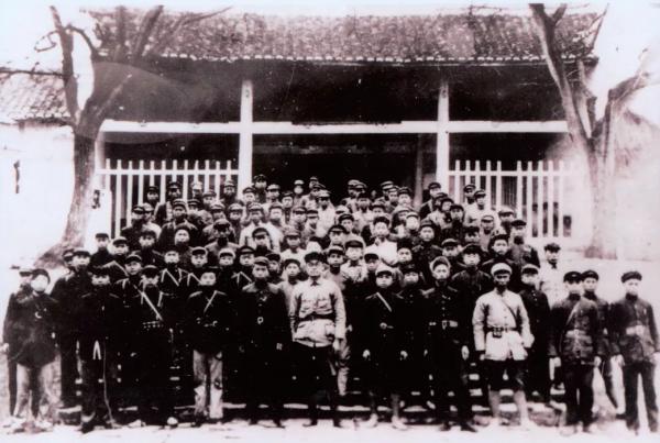 叫囂著活捉賀龍的國軍中將被俘,在長征中屢立戰功,解放後任市長 叫囂著活捉賀龍的國軍中將被俘,在長征中屢立戰功,解放後任市長