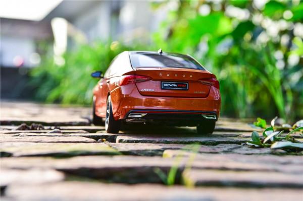 橙風破浪，明銳PRO能量橙車模外拍