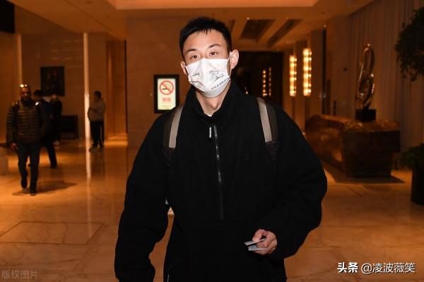 國足報到高畫質:戴偉浚首次亮相,蒿俊閔身著紅裝,韓佳奇潮味十足 國足報到高畫質:戴偉浚首次亮相,蒿俊閔身著紅裝,韓佳奇潮味十足