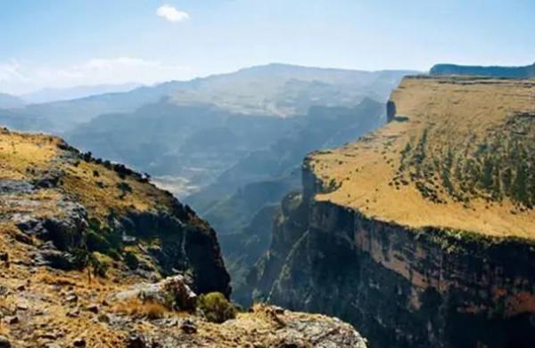 “地球的大傷口”正不斷擴大,深達2公里,未來會形成第八大洲 “地球的大傷口”正不斷擴大,深達2公里,未來會形成第八大洲