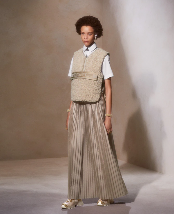 Dior耳機鏈耳環很實用,BVLGARI新手袋展現羅馬式浪漫丨是日美好事物 Dior耳機鏈耳環很實用,BVLGARI新手袋展現羅馬式浪漫丨是日美好事物