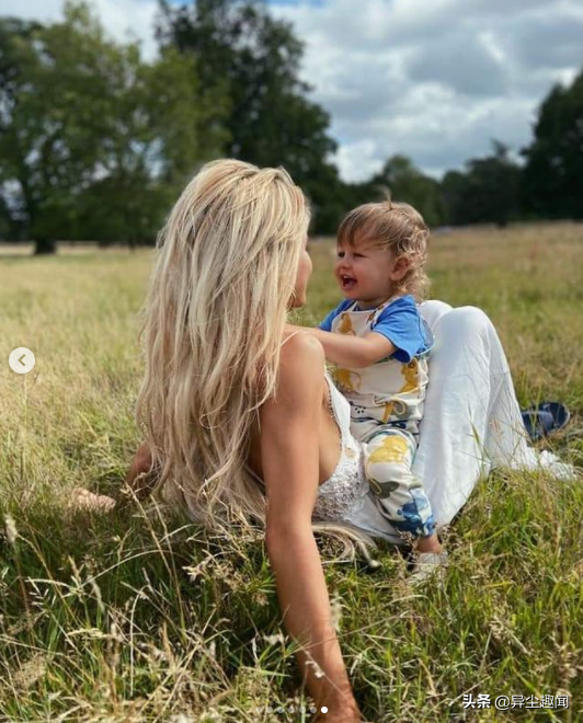 《權力的遊戲》中龍母金髮替身演員是24歲美豔辣媽,顏值不輸本尊 《權力的遊戲》中龍母金髮替身演員是24歲美豔辣媽,顏值不輸本尊