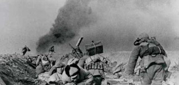 皮旅的第一個春節，軍民同慶時，蔣介石磨刀霍霍，皮定均針鋒相對