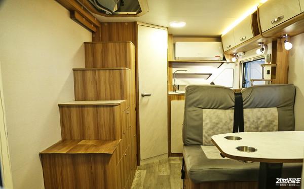 能上京牌的福特小額頭房車,車高不超2.5米!卓美亞卓越X2 能上京牌的福特小額頭房車,車高不超2.5米!卓美亞卓越X2