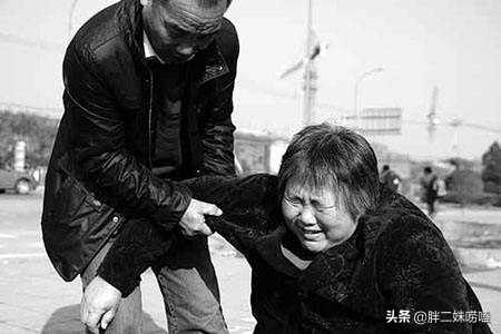 兒子慘死，親媽卻為兇手求情，13年前大義母親梁建紅後來怎樣了