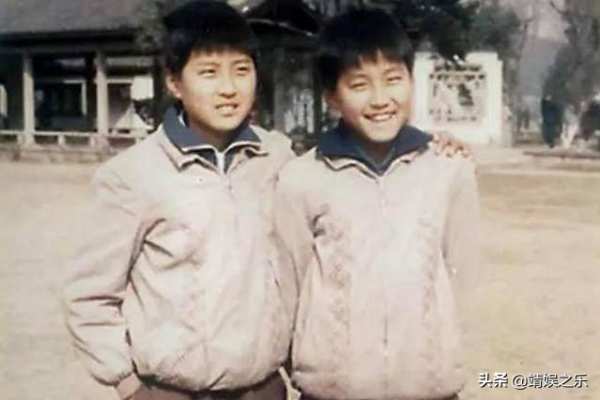 同父同母不同命，弟弟事業風生水起，哥哥卻自毀前程鋃鐺入獄