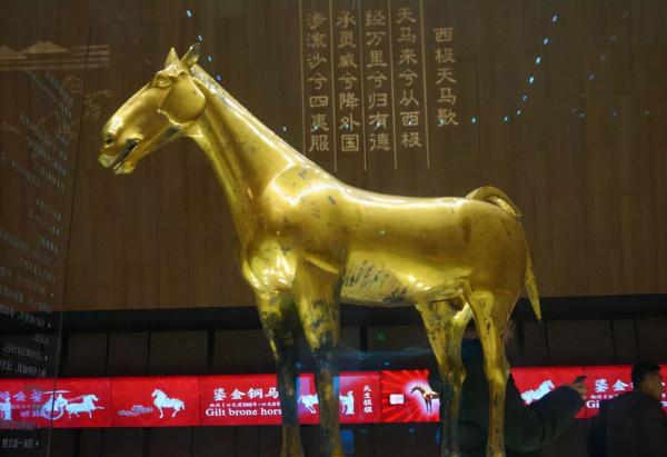 老人在田裡發現“金馬”,專家:漢武帝的御用坐騎,國家一級文物 老人在田裡發現“金馬”,專家:漢武帝的御用坐騎,國家一級文物