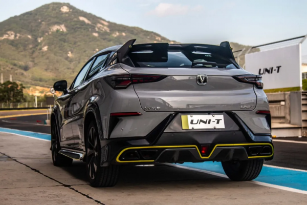 一年就升級，賽道檢驗2022款UNI-T