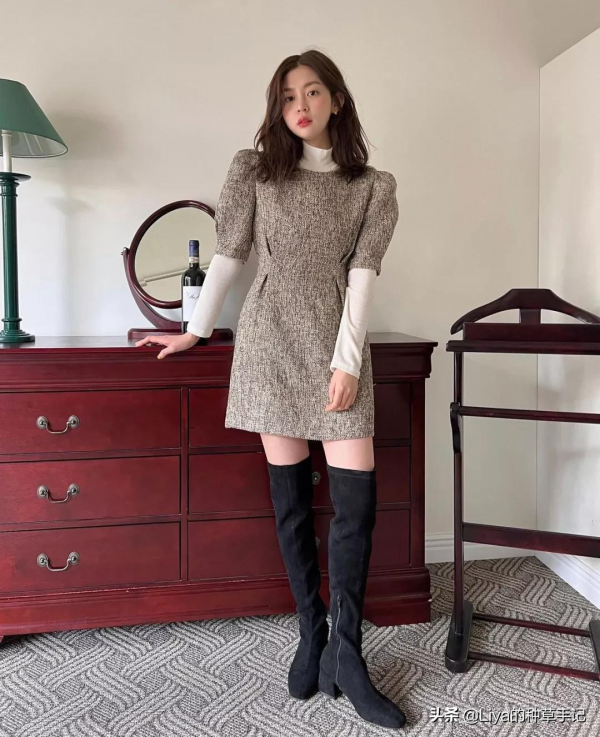 裙子 + 靴子 = 好看 + 高階！美到想報警