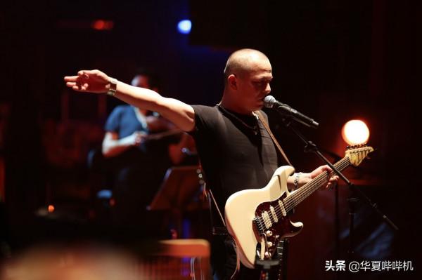 夢想是“走進監獄”，獲荷蘭王室頒獎，不識譜的帕爾哈提有多厲害