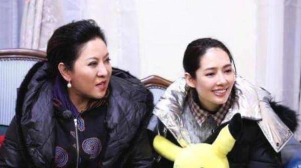 向佐曾對她一見鍾情，戀愛成熟見父母時，向太卻一句話拒絕了