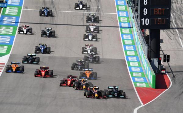 梅賽德斯F1配備神秘後懸?大直道獲得20 km/h速度優勢 梅賽德斯F1配備神秘後懸?大直道獲得20 km/h速度優勢